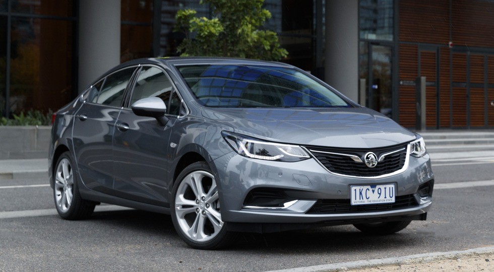 Седан Astra нового поколения выходит на рынок - «Holden»