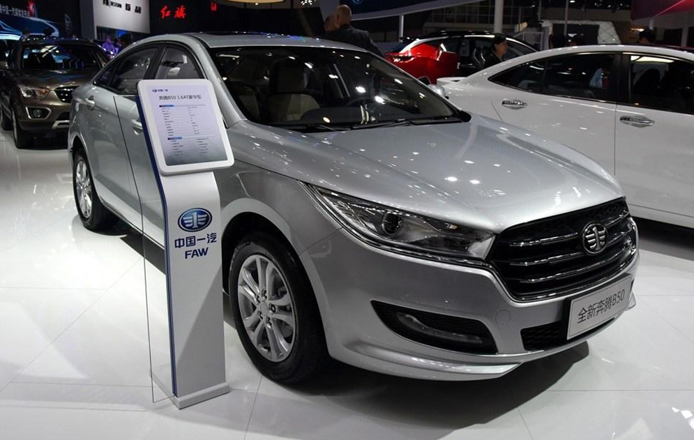 Седан FAW Besturn B50 обновился и обзавёлся версией «под спорт» - «FAW»