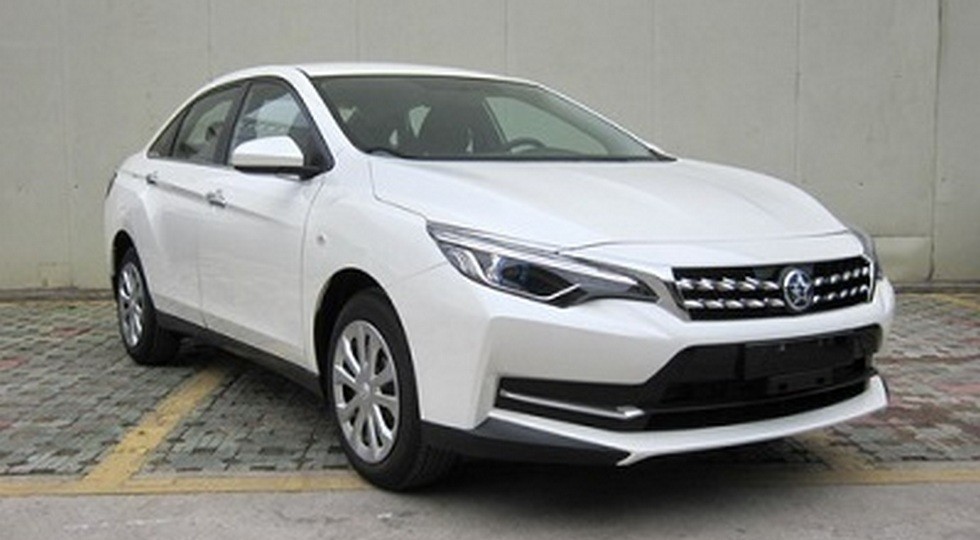 Стильный «китаец» на базе седана Nissan: новые фото - «Venucia»