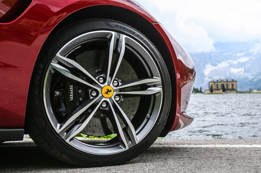 У кроссовера Ferrari будет новая платформа и пневмоподвеска - «Ferrari»
