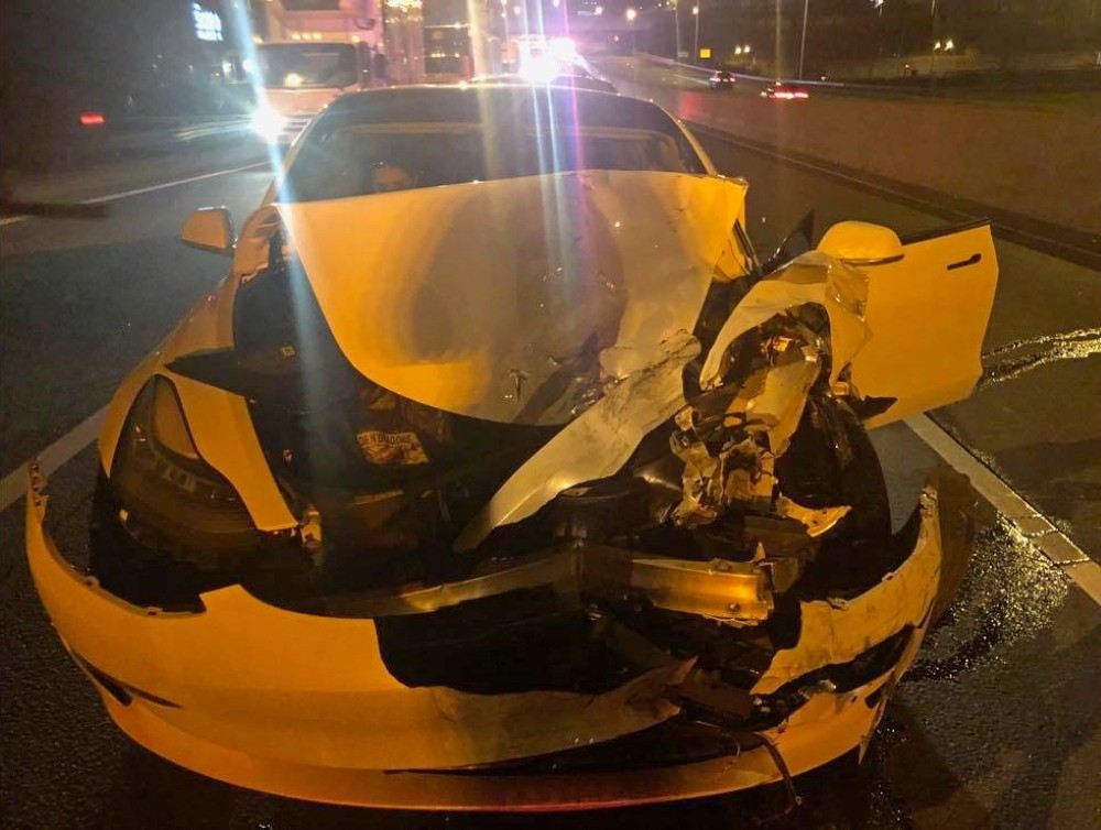 В московском стиле: Tesla Model 3 на автопилоте врезалась в полицейскую машину - «Tesla»