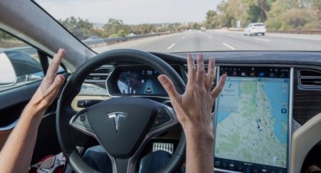 Автомобили Tesla научили останавливаться на светофорах - «Новостной Автоблогер»