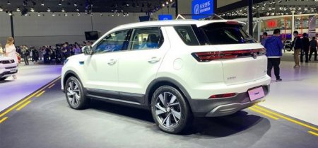 Компакт Changan CS55 обрёл батарейную версию E-Rock - «Новостной Автоблогер»