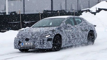 Mercedes-Benz EQE вновь заметили на тестах - «Новостной Автоблогер»