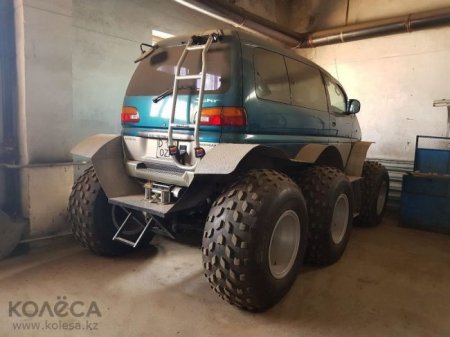 В Казахстане продают 6-колесный вездеход на базе Mitsubishi Delica - «Новостной Автоблогер»