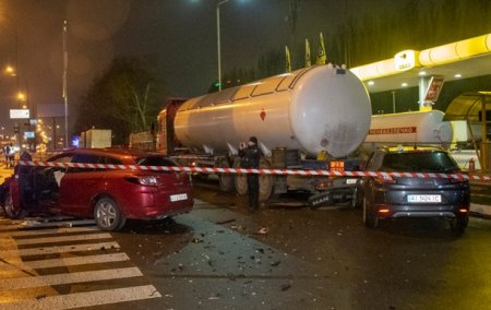 В Киеве жестко столкнулись два одинаковых Renault - «ДТП»