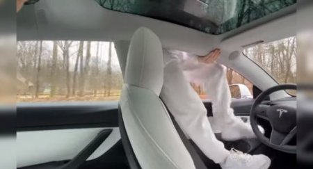 Что произойдет, если выйти из Tesla, которая едет на автопилоте? - «Новостной Автоблогер»