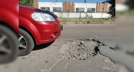 Эксперты: Водителю не всегда стоит объезжать открытый люк на дороге - «Новостной Автоблогер»