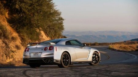Nissan не торопится обновлять свой GT-R - «Новостной Автоблогер»