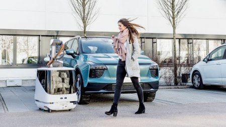 Робот Aiways Carl показал автономную зарядку электрокара - «Новостной Автоблогер»