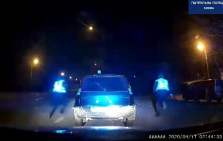 В Киеве водитель снес ограждение и пытался сбежать от полиции - «ДТП»