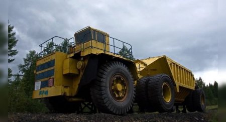 БелАЗ, не зарекомендовавший себя из-за странной разгрузки - «Новостной Автоблогер»