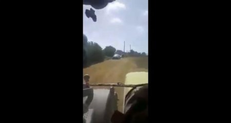 Mercedes покрылся навозом после неудачной парковки на фермерском поле - «Новостной Автоблогер»
