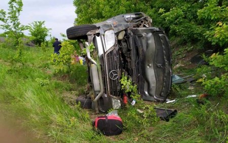 На харьковской трассе микроавтобус снесло в кювет - «ДТП»
