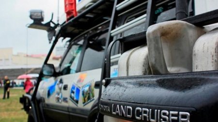 Сеть удивила «подготовленная» версия Toyota Land Cruiser 80 - «Новостной Автоблогер»