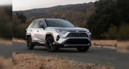 Toyota RAV4 пролетела через двор и едва не взорвалась во время аварии - «Новостной Автоблогер»