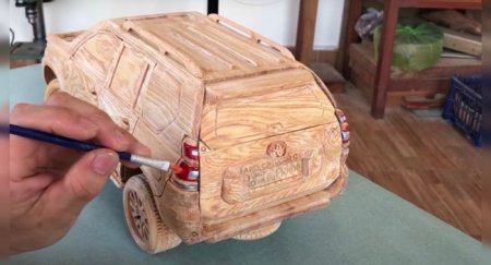 В сети появились фото детализированной копии Land Cruiser Prado из дерева - «Новостной Автоблогер»