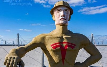 В США гигантской статуе нарисовали лицо Маска - «Новостной Автоблогер»