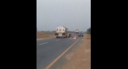 Видео: позеры-мотоциклисты чудом избежали лобового столкновения - «Новостной Автоблогер»