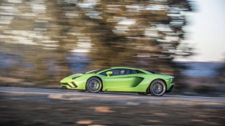 Блогеры показали разгон Lamborghini Aventador S свыше 300 км/ч - «Новостной Автоблогер»