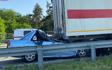 Под Борисполем авто влетело в фуру, двое погибших - «ДТП»