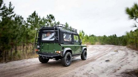Старый Land Rover Defender 90 получил 6,2-литровый V8 от Corvette - «Новостной Автоблогер»