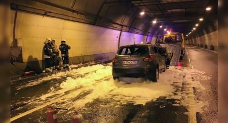 Вместо огнетушителя схватили камеру. Водители из-за горящего авто застряли в московском тоннеле - «Новостной Автоблогер»