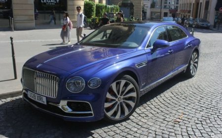 Bentley добавила новому Flying Spur четырехместный салон - «Новостной Автоблогер»
