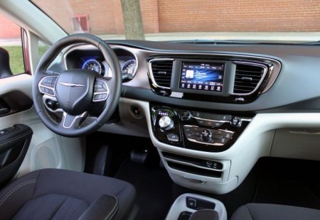Dodge Grand Caravan продолжит жизнь под брендом ysler - «Новостной Автоблогер»