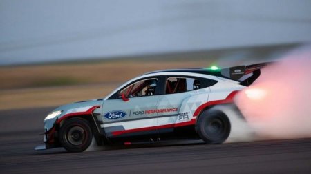 Кен Блок показал свой дрифт на Ford Mustang Mach-E 1400 - «Новостной Автоблогер»