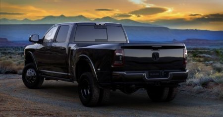 Пикапы Ram Heavy Duty получили черный цвет в новой версии - «Новостной Автоблогер»