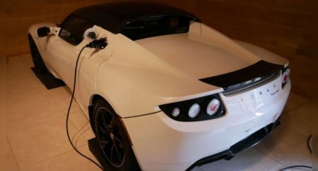 Последний выпущенный экземпляр Tesla Roadster выставлен на продажу за 100 млн рублей - «Новостной Автоблогер»