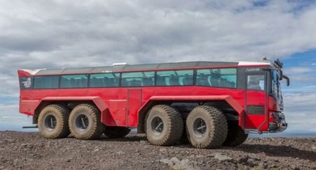 Самый большой туристический автобус Исландии с плитой и грилем между колесами - «Новостной Автоблогер»
