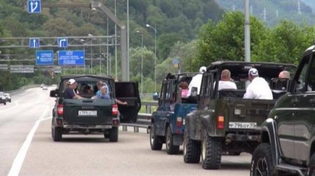 Сочинские полицейские проверяют машины для джиппинга - «Новостной Автоблогер»