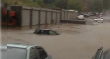 В Ростове из-за аномальных дождей утонуло множество автомобилей - «Новостной Автоблогер»