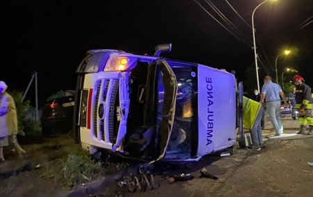В Ужгороде BMW врезалась в "скорую", пять пострадавших - «ДТП»