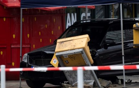 Водитель, въехавший на автомобиле в толпу людей в Берлине, был пьян - «ДТП»