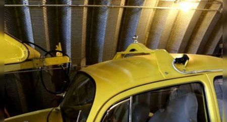 Восстановили VW Beetle с броским трейлером и необычным креплением - «Новостной Автоблогер»