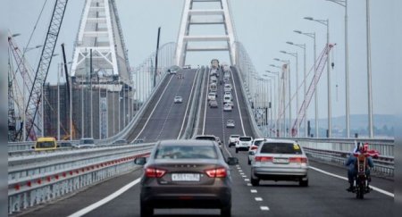 Автомобильное движение по Крымскому мосту увеличилось почти в три раза после открытия туристического сезона - «Новостной Автоблогер»