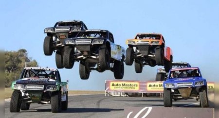 Лучшие моменты безумных гонок чемпионата Stadium Super Trucks - «Новостной Автоблогер»