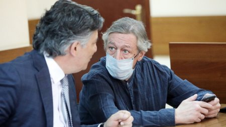 «Пот и бактериальные клетки принадлежат ему»: экспертиза подтвердила нахождение Ефремова за рулём во время ДТП - «ГИБДД»