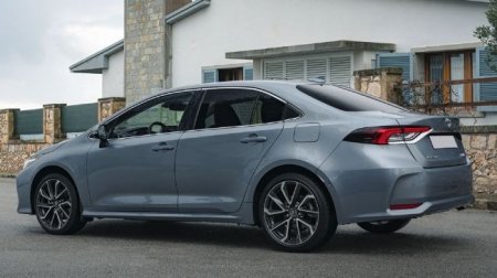 Слишком дорого для такого автомобиля. Чем отталкивает Toyota Corolla? - «Новостной Автоблогер»