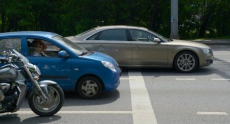 Водители постоянно забывают эти 4 вещи, стоя на светофоре - «Новостной Автоблогер»