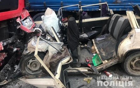 В Коломые легковушка влетела в фуру, четыре жертвы - «ДТП»