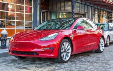 У Tesla лопнуло боковое стекло прямо в гараже - «Новостной Автоблогер»