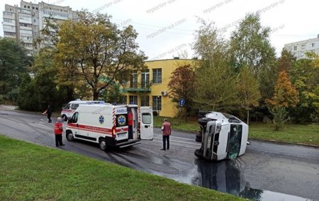 В Запорожье перевернулась маршрутка с пассажирами - «ДТП»