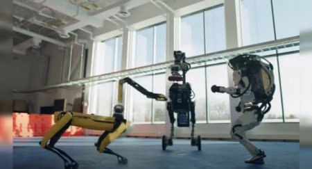 Boston Dynamics поздравила автомобилистов с Новым годом роликом с танцующими под хит 60-х роботами - «Новостной Автоблогер»