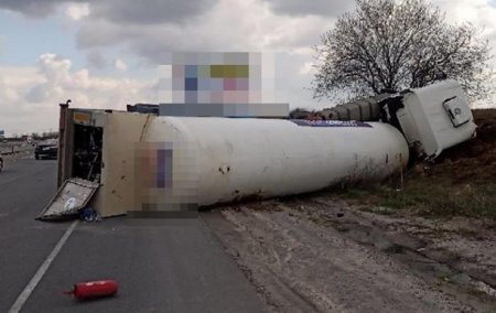 На Броварской окружной опрокинулась автоцистерна - «ДТП»