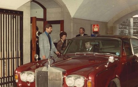 Rolls-Royce сестры Елизаветы II продадут меньше, чем за 100 тыс евро - «Новостной Автоблогер»