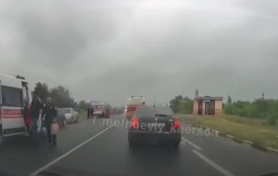 ДТП под Херсоном с пятью авто: пострадали шестеро детей - «ДТП»